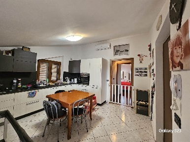 Foto Appartamento a Pollenza Centro di 90 m² con 5 locali in vendita