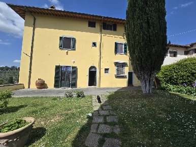 Foto Appartamento in Via S. Iacopo a Girone, Firenze di 180 m² con 5 locali