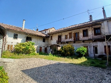 Foto Case semi ndipendenti a Mortara Centro di 289 m² con 8 locali