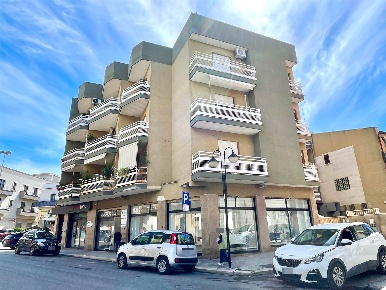 Foto Appartamento a Canosa di Puglia Centro di 110 m² con 5 locali