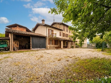 Foto Rustico in Via Canavera 0, Colli Verdi di 200 m² con 6 locali