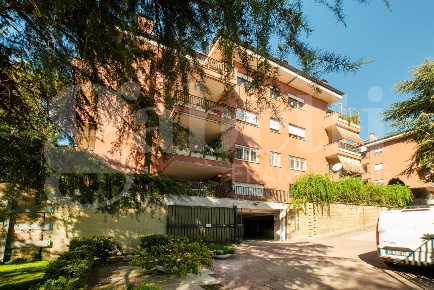 Foto Ufficio in Via Michelangelo Peroglio 27, Roma Mostacciano di 41 m²