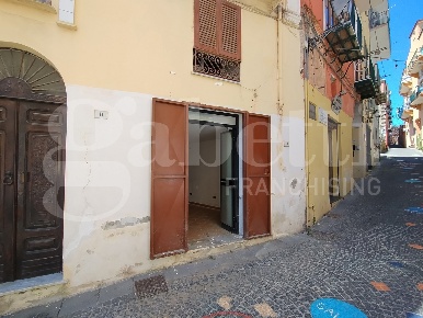 Foto Negozio in Piazza XVII Gennaio 00, Monte di Procida di 30 m²