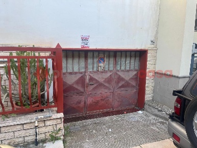 Foto Box in Via Risorgimento 60, Adelfia di 110 m² con 1 locali in vendita
