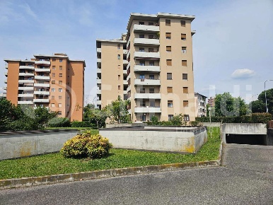 Foto Box in Via Guardi 58, Cinisello Balsamo Bellaria di 31 m² con 1 locali