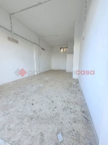 Foto Negozio in lombardia, Modugno di 51 m² con 1 locali in vendita