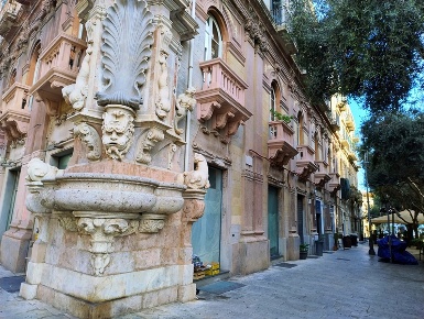 Foto Magazzino in Via Cardines 6, Messina Centro Storico di 42 m²