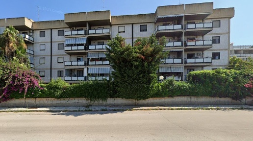 Foto Box in Via napoli 369, Bari San Girolamo di 32 m² con 1 locali