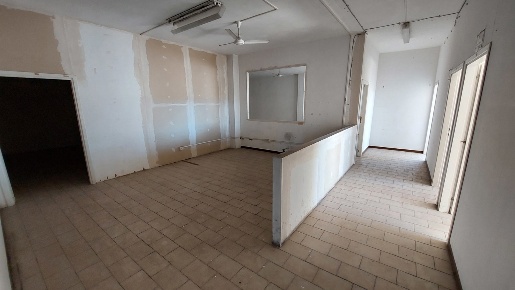 Foto Ufficio in Monte Leoni, Grosseto Regioni di 374 m² con 12 locali