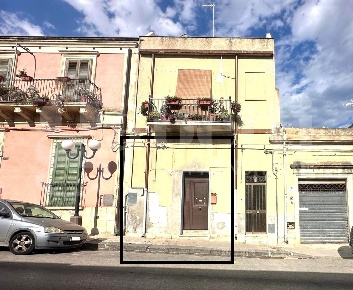 Foto Laboratorio in Viale PRINCIPE DI PIEMONTE 64, Noto Centro di 94 m²