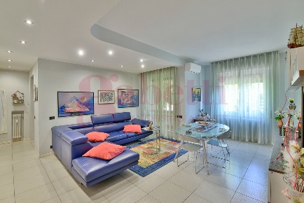 Foto Appartamento in Via Sant'Adeodato 2, Cantù Galliano di 94 m²