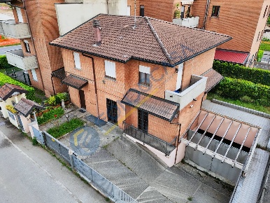 Foto Appartamento in Via Olimpiadi 46, Desio di 99 m² con 3 locali