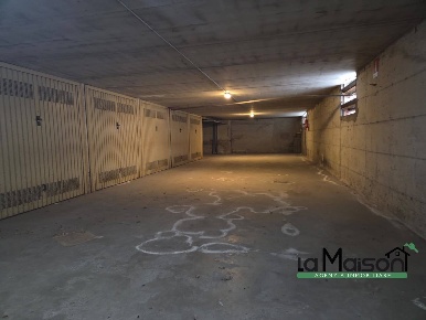Foto Posti auto in VIA TORINO 41, Santhià di 13 m² con 1 locali in vendita