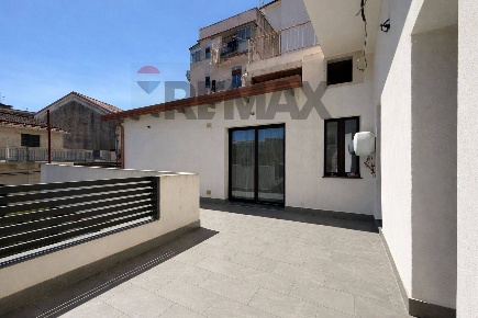Foto Appartamento in Viale Don Minzoni 14, Giarre Centro di 230 m²