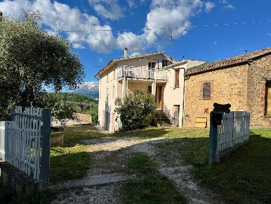 Foto Appartamento in C.da San Lorenzo 43, Montefalcone Appennino di 260 m²