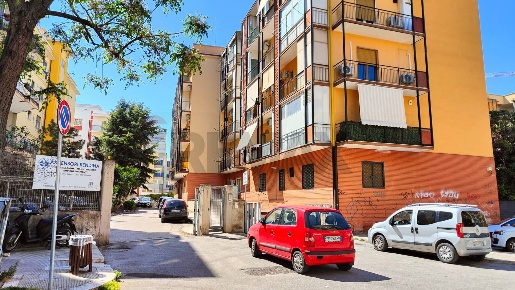 Foto Locale commerciale a Bari San Pasquale di 575 m² in vendita