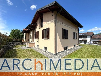 Foto Villa a schiera in VIA TRIESTE, Buguggiate di 284 m² con 5 locali