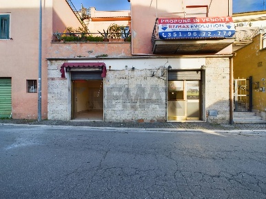 Foto Locale commerciale in Via della Villa 45, Formello Centro di 40 m²
