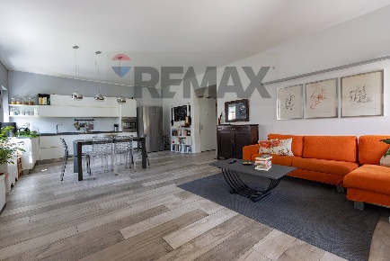 Foto Appartamento in VIA GATTONI 40, Porto Ceresio di 122 m² con 3 locali