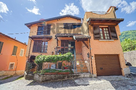 Foto Casa indipendente in Via Nazario Sauro 18, Cittiglio Centro di 230 m²