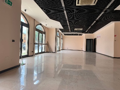 Foto Locale commerciale a Mantova Angeli di 180 m² con 1 locali in vendita