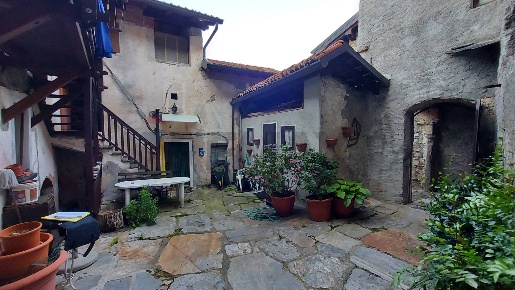 Foto Case semi ndipendenti in Località Aga, Casalzuigno di 150 m²
