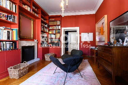 Foto Appartamento in Via di Monserrato, Roma Via Giulia di 350 m²
