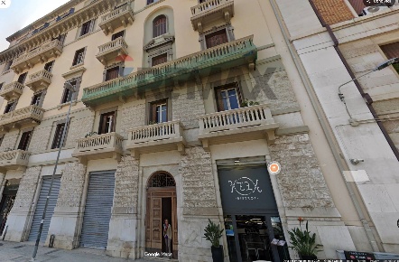 Foto Appartamento in Piazza Giuseppe Massari 36, Bari Murat di 120 m²
