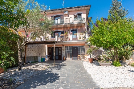 Foto Villa unifamiliare in Via Giuseppe Sciuti 2, Trecastagni di 270 m²