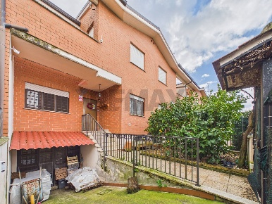Foto Villa a schiera a Roma Cesano di 180 m² con 5 locali in vendita