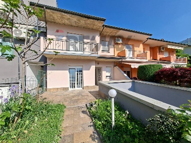 Foto Villa a schiera in via del tonale e della mendola 180, Endine Gaiano