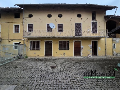 Foto Case semi ndipendenti in VIA TORINO 41, Santhià di 180 m² con 5 locali