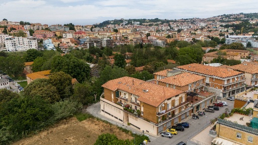 Foto Locale commerciale in via nenni 32, Ancona Posatora di 760 m²