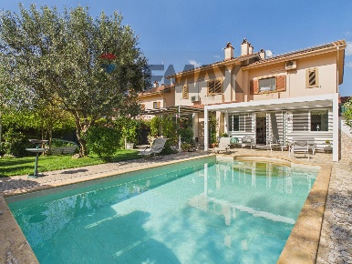 Foto Villa unifamiliare in Via Giovanni Battista Pergolesi, Nepi di 277 m²
