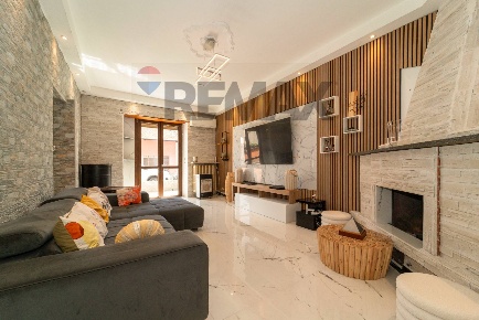 Foto Case semi ndipendenti in Via Italia 44, Mazzè Centro di 336 m²