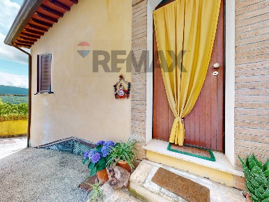 Foto Case semi ndipendenti a Valtopina di 125 m² con 6 locali in vendita