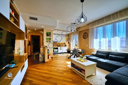 Foto Appartamento in via Scoccimarro 6, Senago di 91 m² con 3 locali