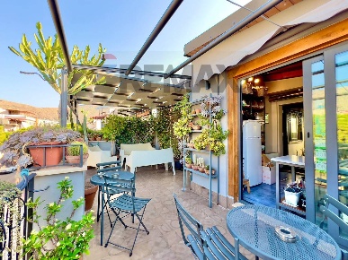Foto Casa indipendente in Via Francesco Crispi 90, Terrasini Centro