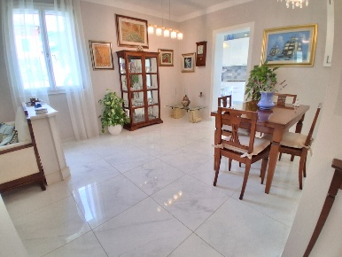 Foto Villa bifamiliare in Via Sarzanese, Lucca Maggiano - San Macario