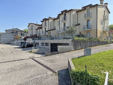 Foto Appartamento in Via Bregonza 7, Brogliano Centro di 88 m² con 4 locali