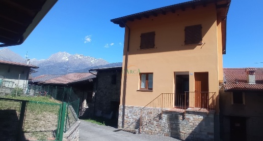 Foto Casa indipendente in Località Odecca, Malonno Centro di 270 m²