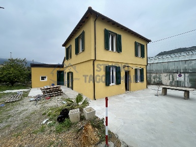 Foto Villa singola in Via San Francesco, Taggia Centro di 130 m² in affitto