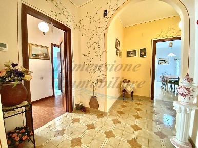 Foto Appartamento in Via Giovanni Marradi, Cecina Cecina Centro di 155 m²