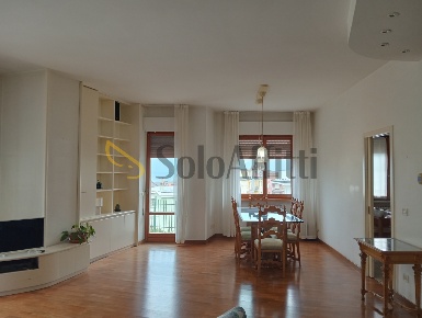 Foto Appartamento a Falconara Marittima Centro di 140 m² con 7 locali