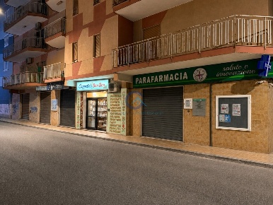 Foto Locale commerciale in Via Fiume 46, Catanzaro Catanzaro Lido di 75 m²