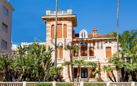 Foto Villa unifamiliare a Sanremo Porto Vecchio di 2000 m² con 29 locali