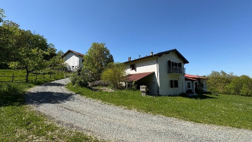 Foto Casa indipendente in Via Avera 2, Mioglia di 500 m² con 8 locali