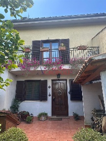 Foto Villa bifamiliare in Via San Spirito, Bracciano di 161 m² in vendita
