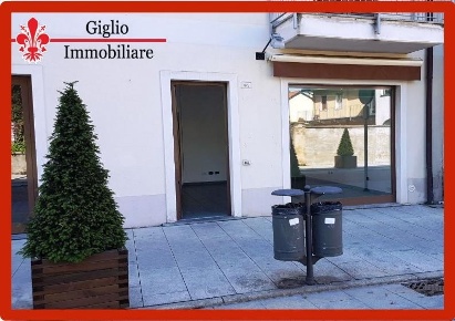 Foto Negozio in Via Vittorio Veneto, Tradate Centro di 50 m² con 1 locali