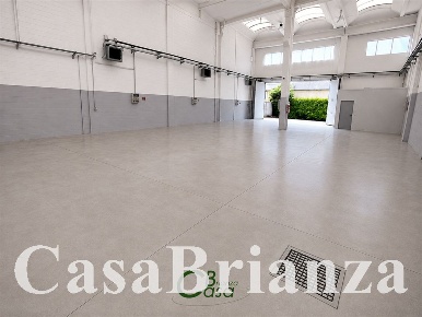 Foto Capannone industriale a Desio di 330 m² con 2 locali in affitto